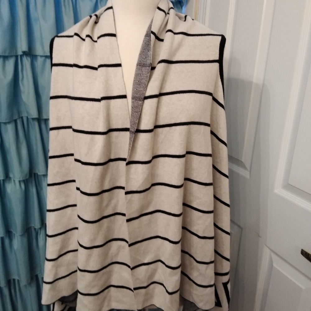 Flowy Sleeveless Sweater cover - Picture 6 of 6